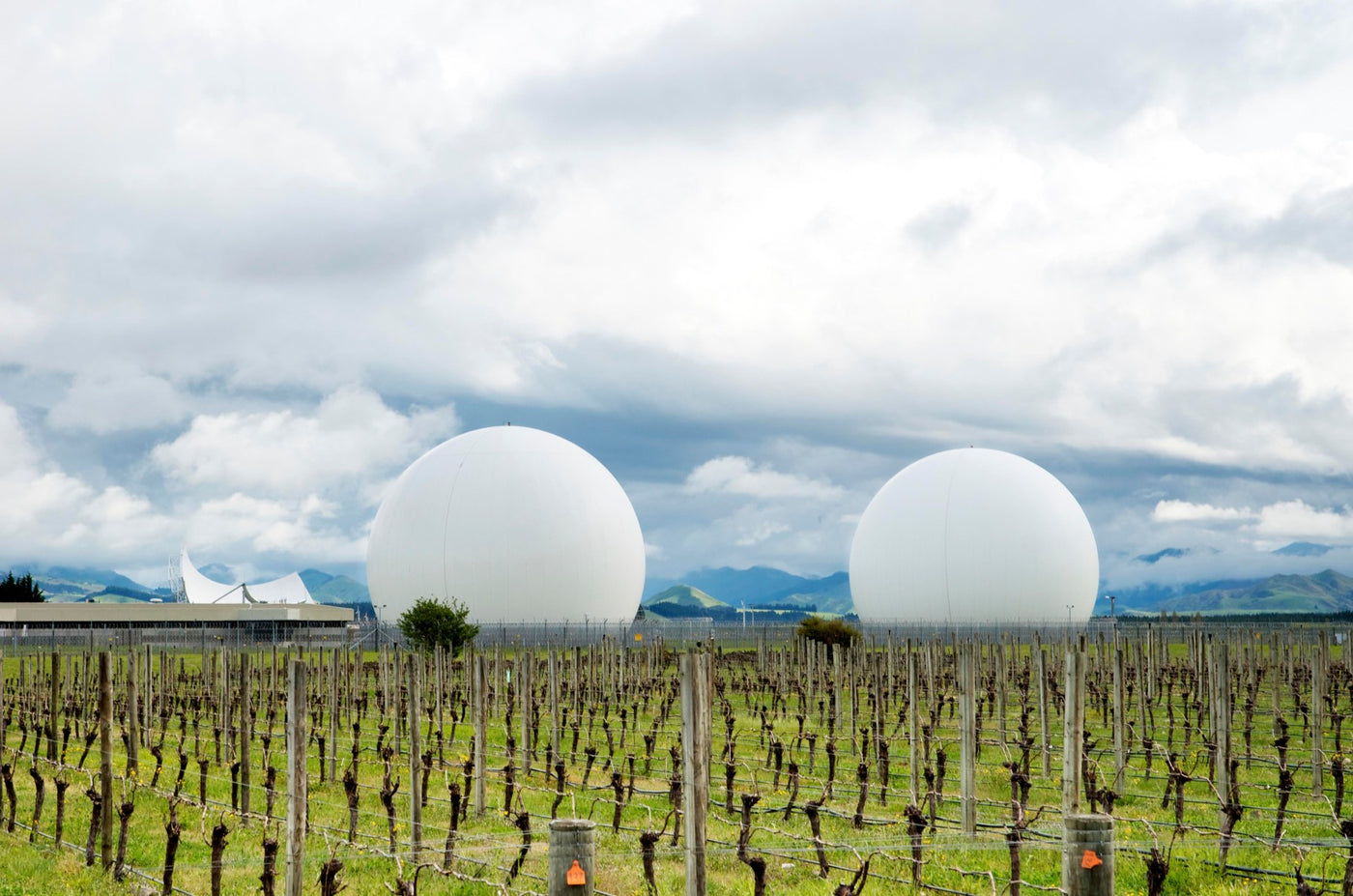 Spy Valley wines satelliet station wijn. Biologische bio wijn met een duurzame wijn passie. Passie voor duurzame wijn en bio wijn. Duurzame bio producent, bio wijn biologische wijn. Duurzame wijnen, onze best verkopende selectie.